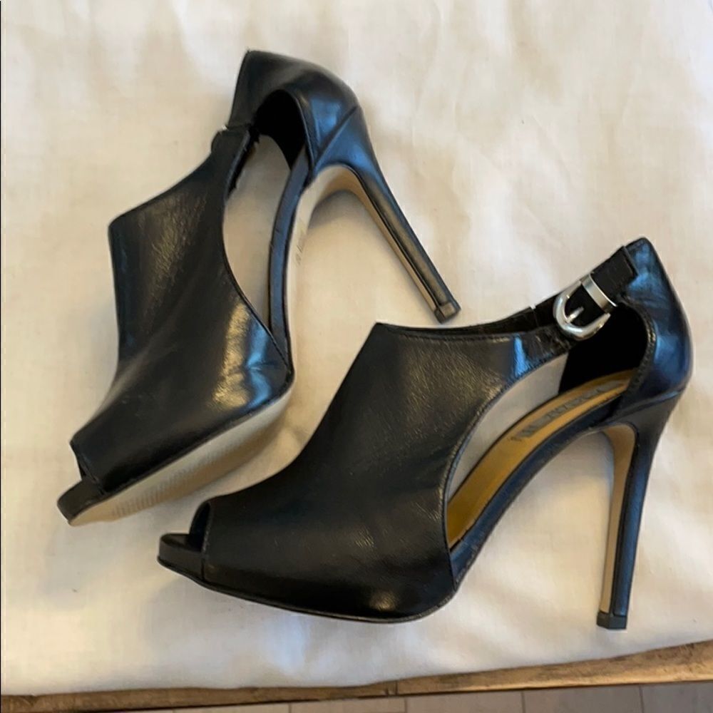 DONNA PIU BLACK LEATHER STILETTO HEELS.  NEW